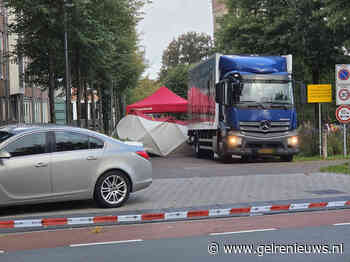 Fietser overleden na aanrijding met vrachtwagen, traumahelikopter ingezet