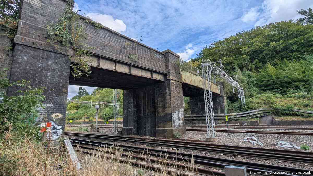 West Coast Mainline to shut in emergency for 16 hours as London to Manchester trains cancelled