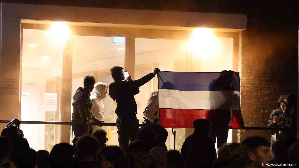 Grimmige anti-azc-demonstratie: gemeentehuis Opheusden zwaar beschadigd door vuurwerkgeweld