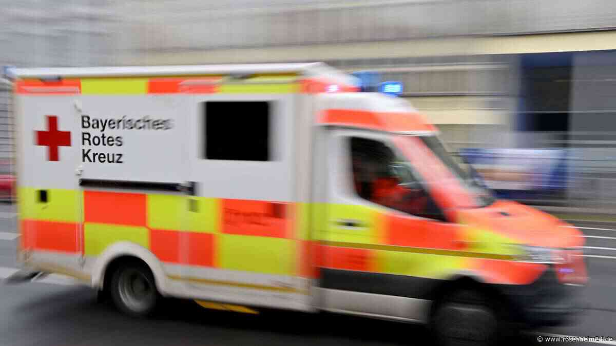 Wohl hinter Kleintransporter hervorgekommen – Mädchen (12) in München von Auto erfasst