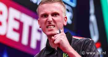 Alle darters zijn bang voor ‘Dutch superstar’ en AZ-fan Wessel Nijman: ‘Het jaar dat ik Premier League speel, wordt AZ kampioen’