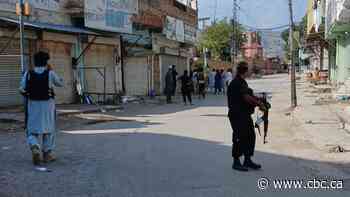 At least 15 killed in Pakistan mosque bombing near police station