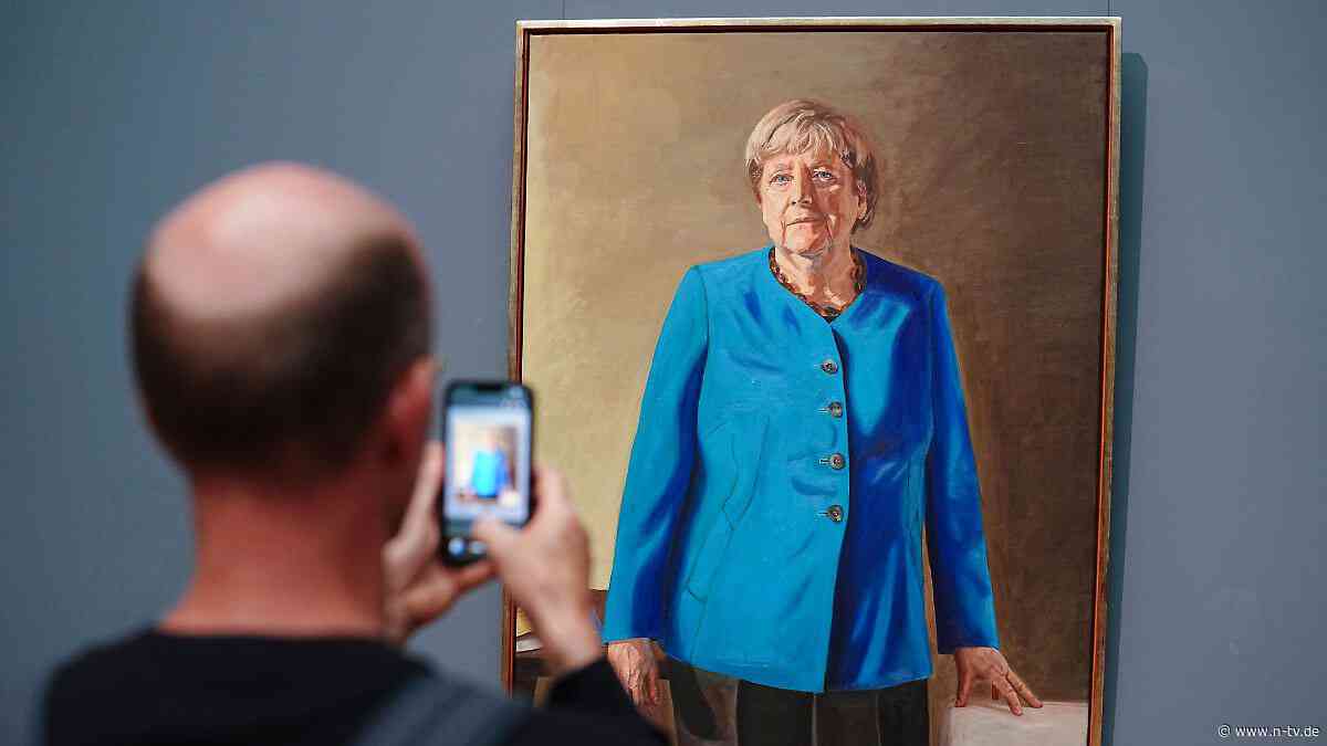 Besucherzahlen fast verdoppelt: Merkel-Porträt bleibt wegen großen Andrangs länger im Museum