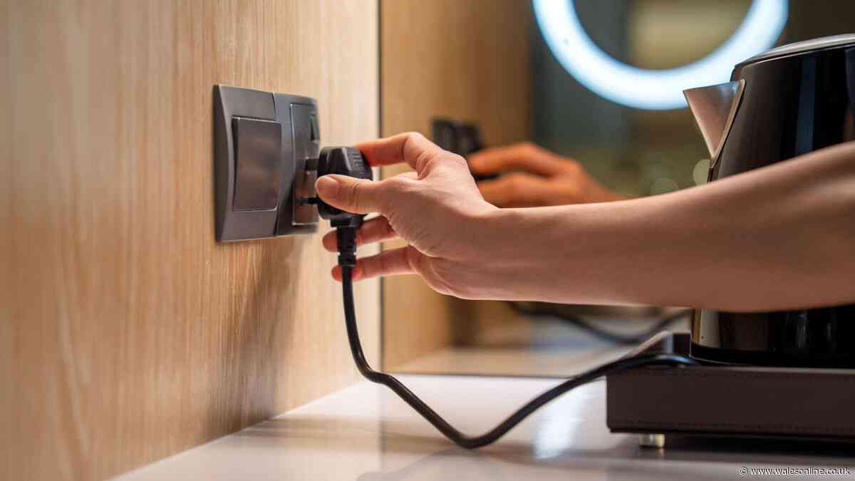 Unplug three 'vampire' devices to cut bills says electrician