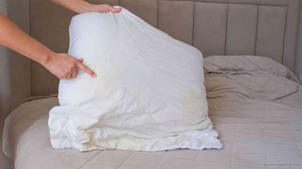 How to remove yellow pillow stains and whiten bedding with seven simple methods