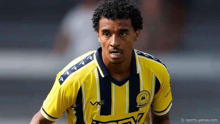 Torquay defender Thomas leaves as Scarff is signed