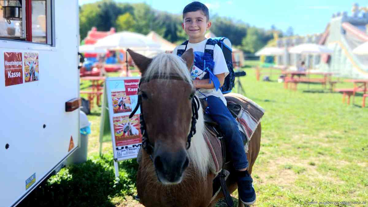 Mit dem Pony zur Einschulung: Zirkusjunge Adonis sorgt für Sensation auf dem Pausenhof