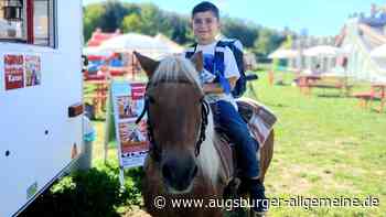 Mit dem Pony zur Einschulung: Zirkusjunge Adonis sorgt für Sensation auf dem Pausenhof
