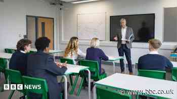 Schools in England get extra £500m in bid to avoid teachers' pay strike