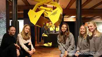 Maritimes Museum: Zwischen Schiffsmodellen und Seegemälden verläuft ein Catwalk