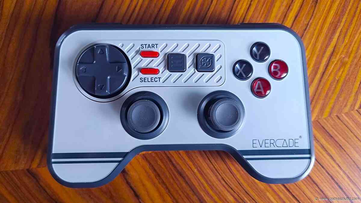 The Evercade Dual Thumbstick Wireless Controller readies the cartridge-based retro console for early 3D gaming, even if it's not my outright favorite retro gamepad