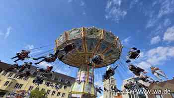 35. Stunikenmarkt eröffnet: Holzriesenrad von 1930 und hochmodernes Hightech-Karussell