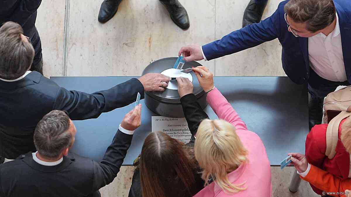 Sozialsparpläne der Regierung: Mehrheit der Deutschen offen für Kürzungen bei Bafög und Elterngeld