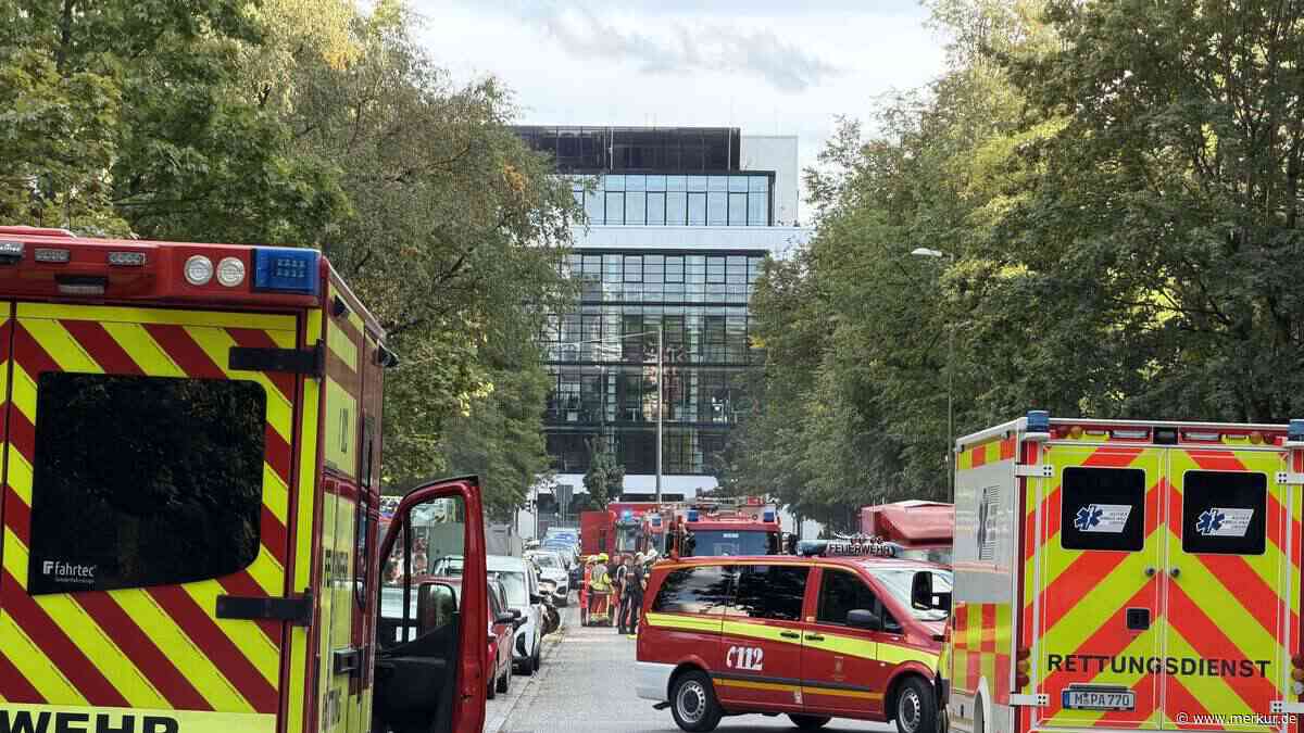 Feuerwehreinsatz im Münchner Osten: Tiefgarage brennt
