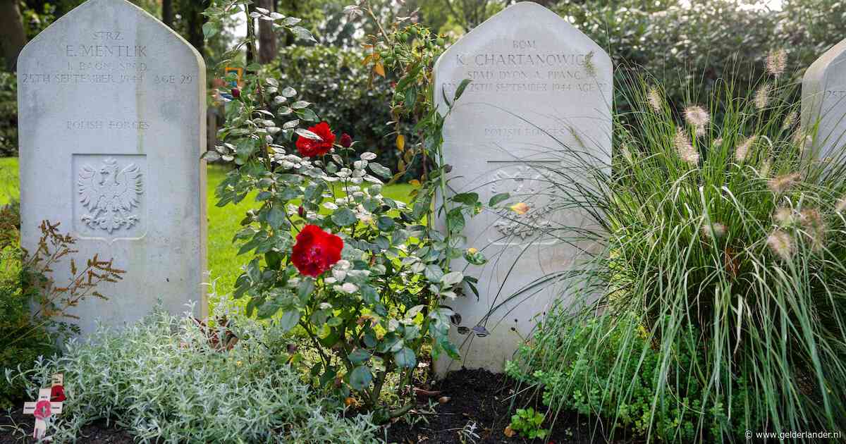 Meer dan 80 jaar lag Kazimierz (22) in een anoniem graf, nu draagt de steen zijn naam: ‘Gaf leven voor de vrede’