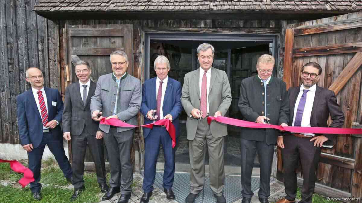 Benediktbeuern: Söder eröffnet sanierte Fraunhofer-Glashütte im Kloster