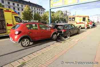 Dacia fährt auf Mercedes auf: drei Verletzte im Chemnitzer Zentrum