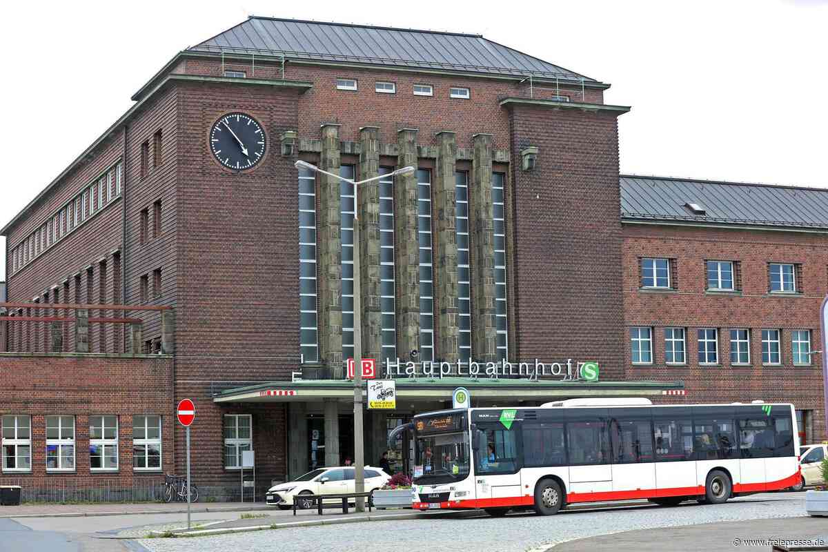 Auf dem Weg nach Zwickau: Ersatzbus lässt Bahnreisende nachts stehen