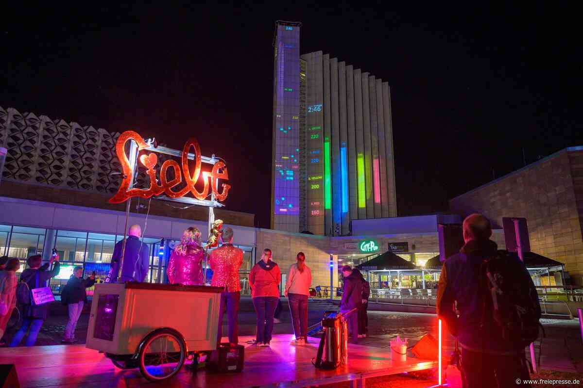 Startprobleme bei „Light our Vision“ in Chemnitz: Am „Congress“ streikte die Technik