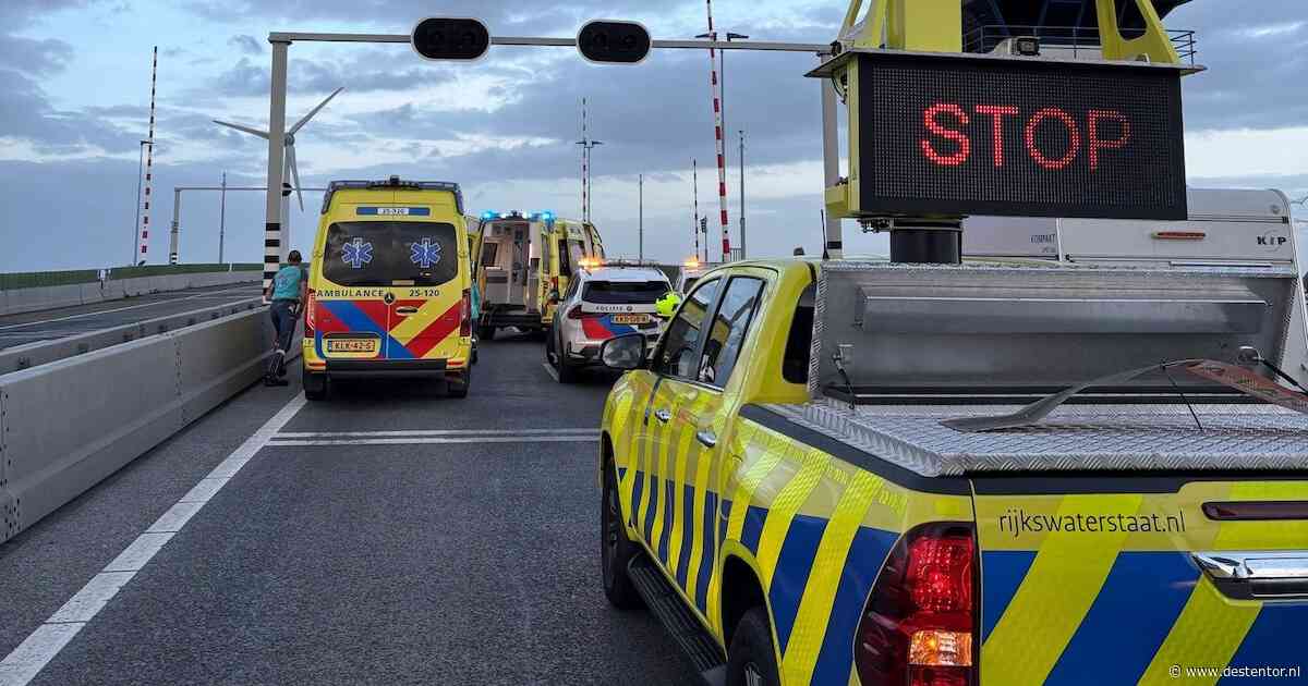 Ketelbrug deels dicht door aanrijding, omrijden tussen Lelystad-Noord en Urk