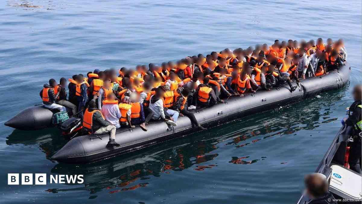 Teen who piloted Channel boat with 165 migrants jailed