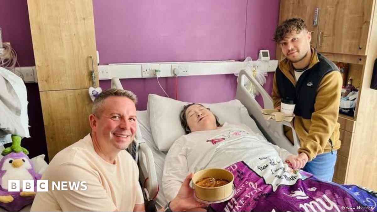 Mum in hospice treated to brunch surprise from favourite cafe