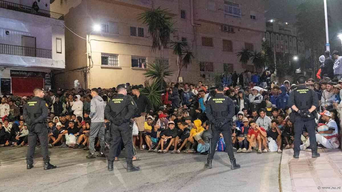 Politieactie Ceuta om migranten van strand naar opvang te brengen deels mislukt