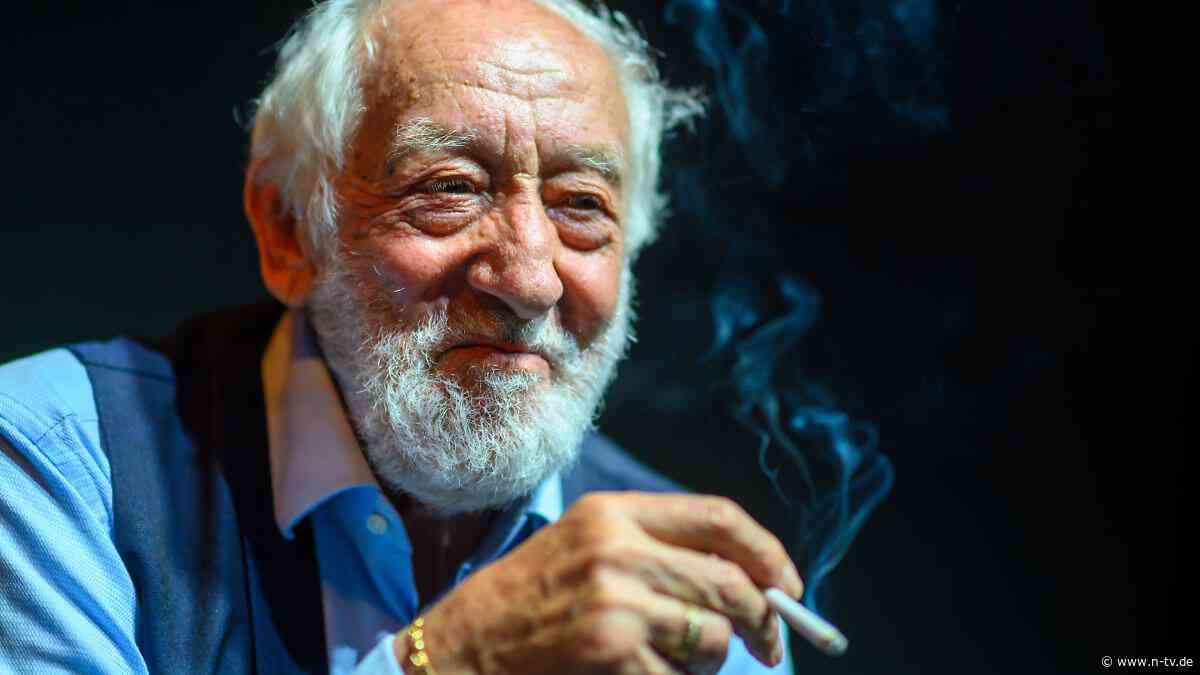 Mit 91 im "Unruhestand": Dieter Hallervorden greift wieder zur Zigarette