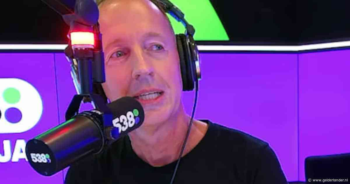 Geëmotioneerde Edwin Evers proost op leven Bartina Koeman: ‘Was een geweldig mens’