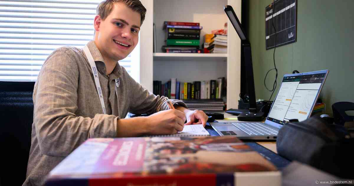 Owen (18) tussen ’s werelds beste economietalenten in Griekenland: ‘Dan is plek 105 toch een mooie prestatie’