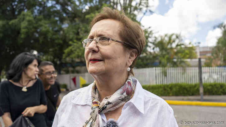 "Es manipulación": Blanca Rosa Mármol de León cuestiona el desbloqueo parcial de portales informativos frente a la sede de El Nacional