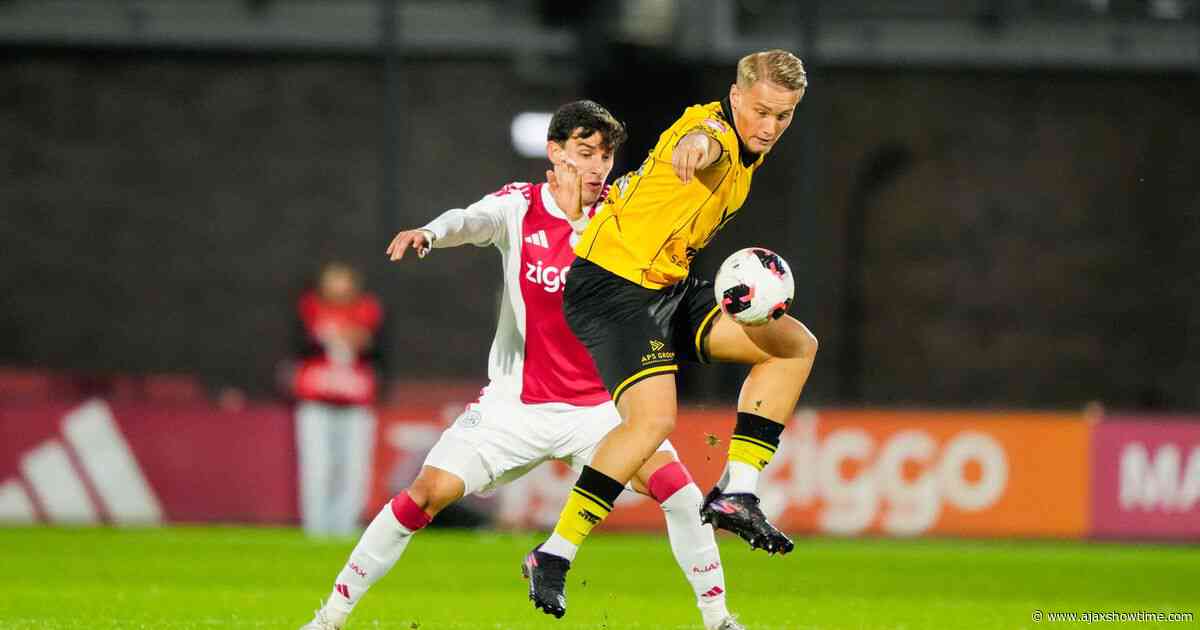 Jong Ajax heeft verdedigend nú wel de zaakjes op orde, maar komt niet tot scoren tegen Roda JC
