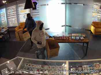 Police seek suspects in northwest Edmonton store robbery