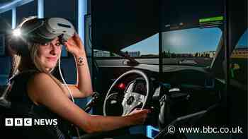 College offers VR driving simulator to students