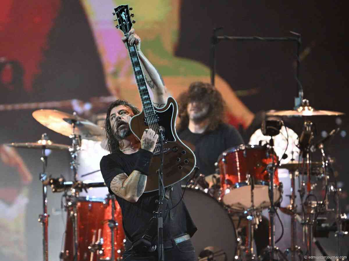 Concert review: Foo Fighters and Queens of the Stone Age ablaze at Commonwealth Stadium