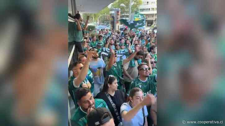 [VIDEOS] Hinchas de S. Wanderers alentaron con un "hotelazo" en Madrid antes de la Intercontinental