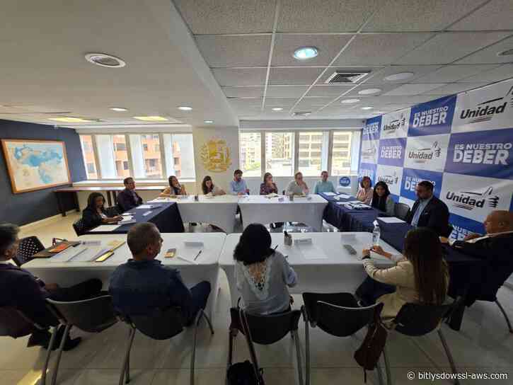 Plataforma Unitaria denuncia persecución ante HRW y entrega lista actualizada de presos políticos