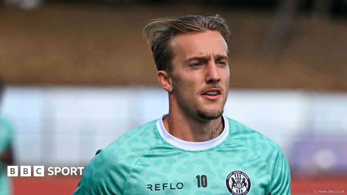 Striker Rees out with knee injury and Rijks signed