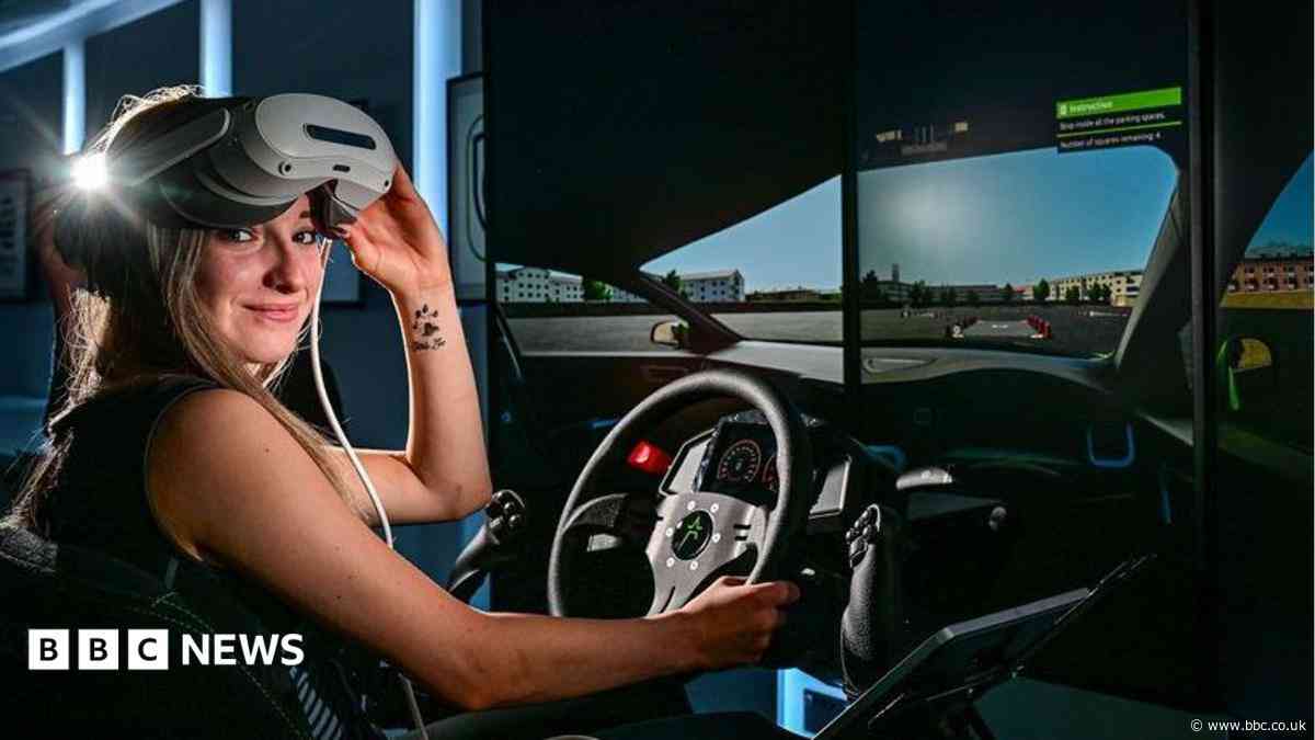 College offers VR driving simulator to students
