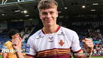 Huddersfield winger Jagger signs new deal