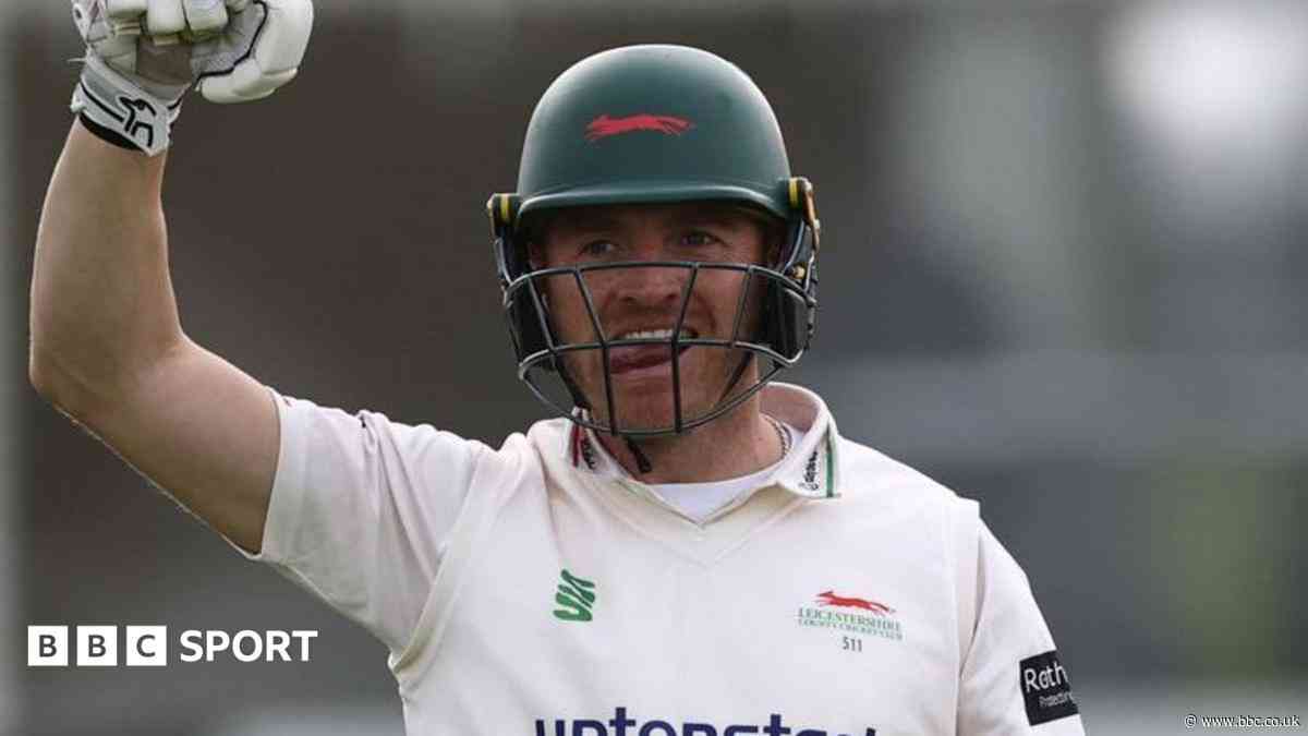 Hampshire relegated as Leicestershire keep survival hopes alive