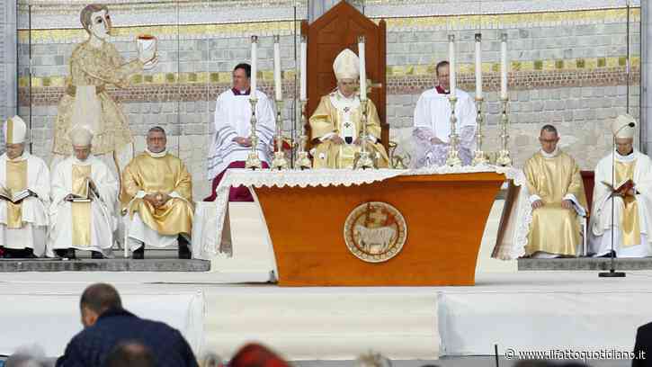 A Lourdes si velano i mosaici di Rupnik e i suoi abusi: da anni il tribunale vaticano tace