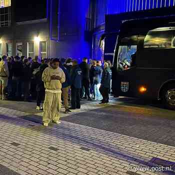 Spelersbus PEC Zwolle opgewacht na nederlaag in Groningen: 'Henry rot op'