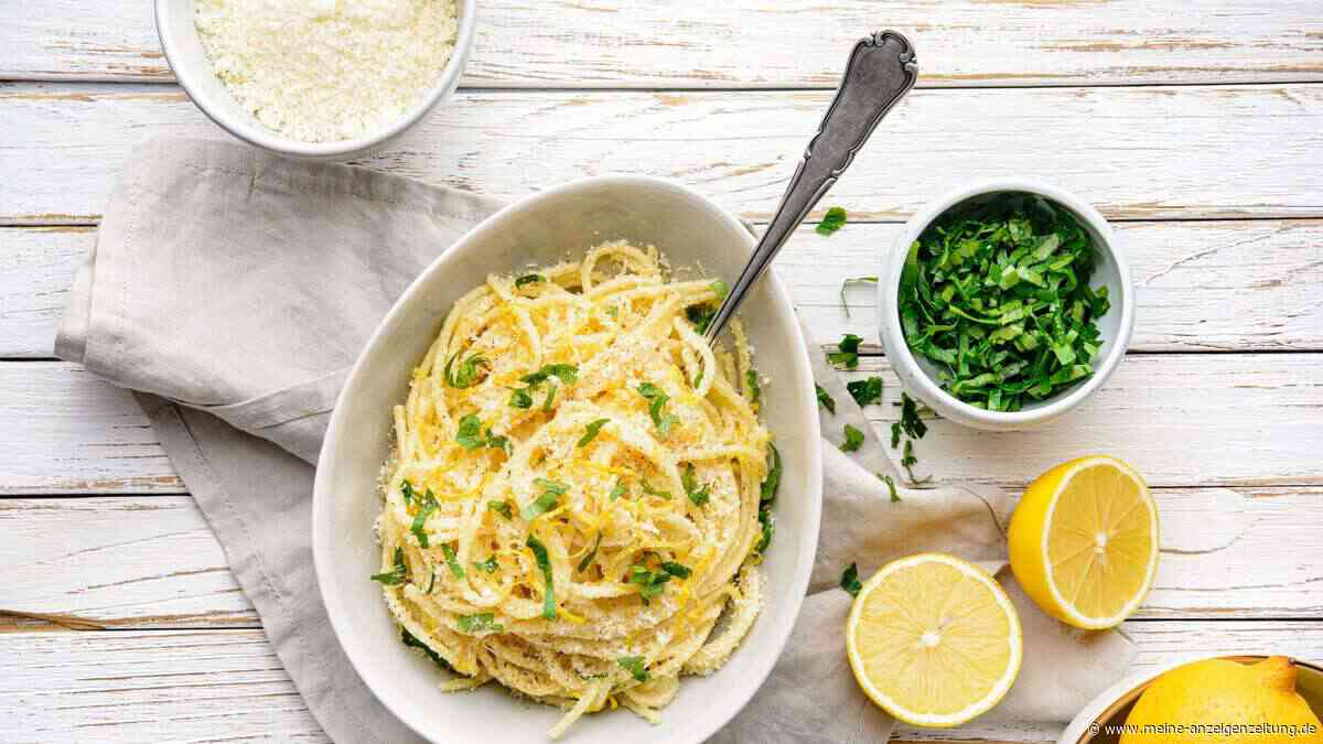 Pasta al Limone: frische italienische Zitronen-Nudeln in cremiger Parmesan-Soße