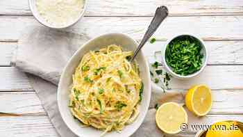 Pasta al Limone: frische italienische Zitronen-Nudeln in cremiger Parmesan-Soße