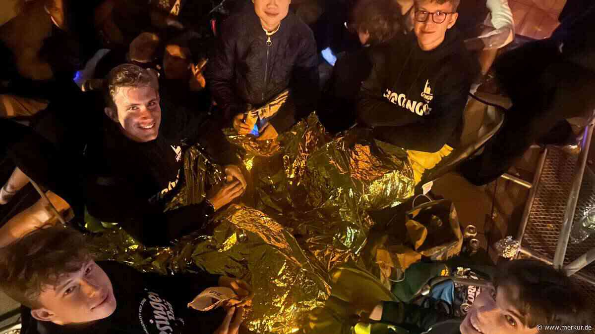 „Es war schwer“: Münchner verbringen die Nacht am Wiesn-Gelände – um die Ersten zu sein