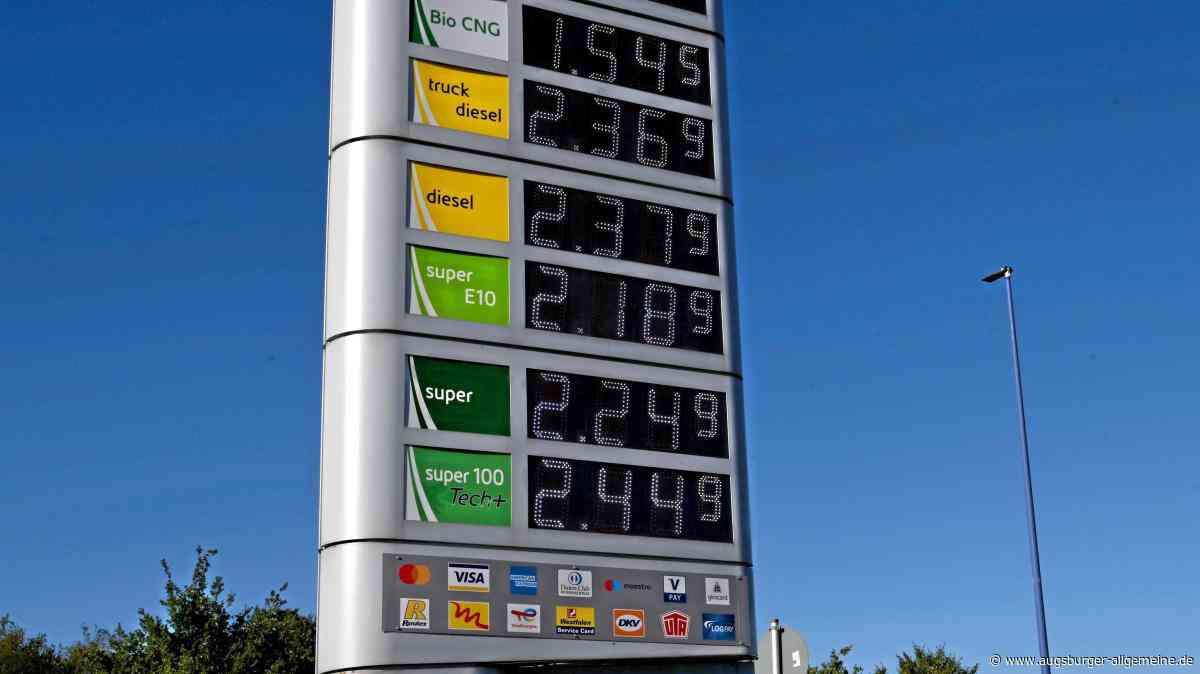 „Fühle mich schlecht beim Kassieren“: Was der Rekord-Spritpreis mit Tankstellen-Mitarbeitern macht