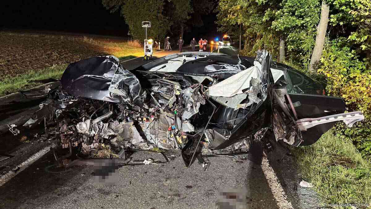 Horror-Crash auf Bundesstraße in Bayern: Teenager (†17) tot, Fahrer (18) schwerst verletzt