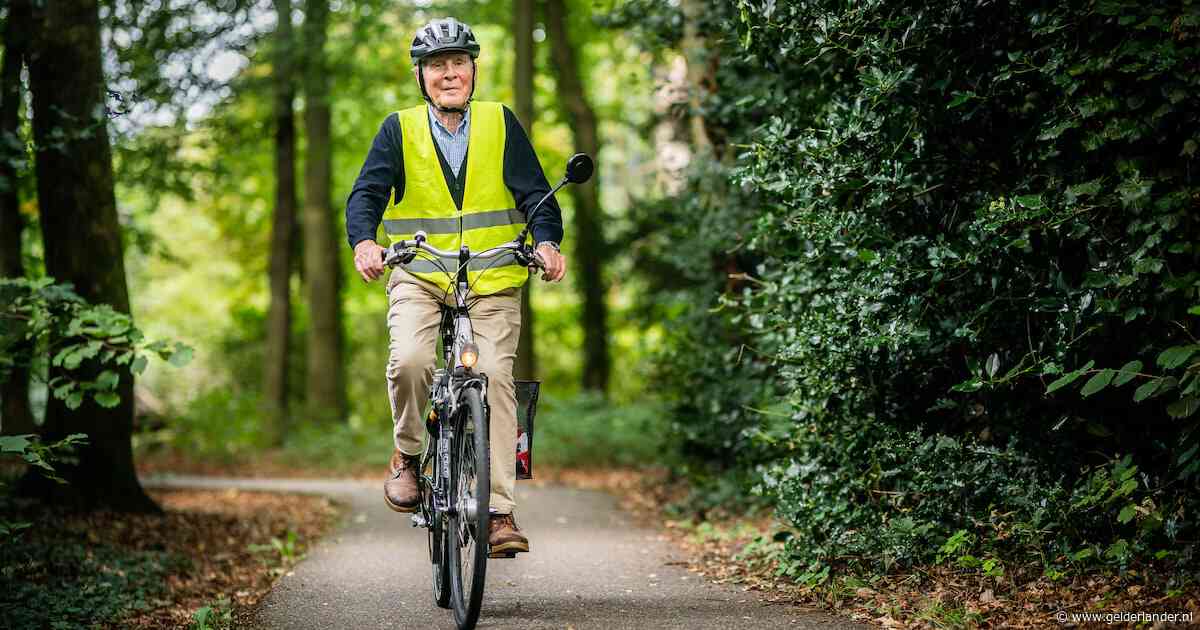 Wim Boone (90) fietst nog steeds elke dag én waarschuwt juist zijn leeftijdsgenoten voor de e-bike