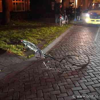 Fietser en scooterrijder gewond bij botsing in Zwolle